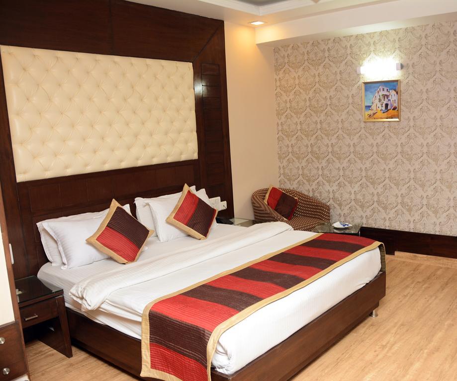 Hotel Palmdale Zirakpur Zimmer foto
